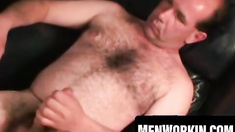 Mature dude shows off expert wanking skills