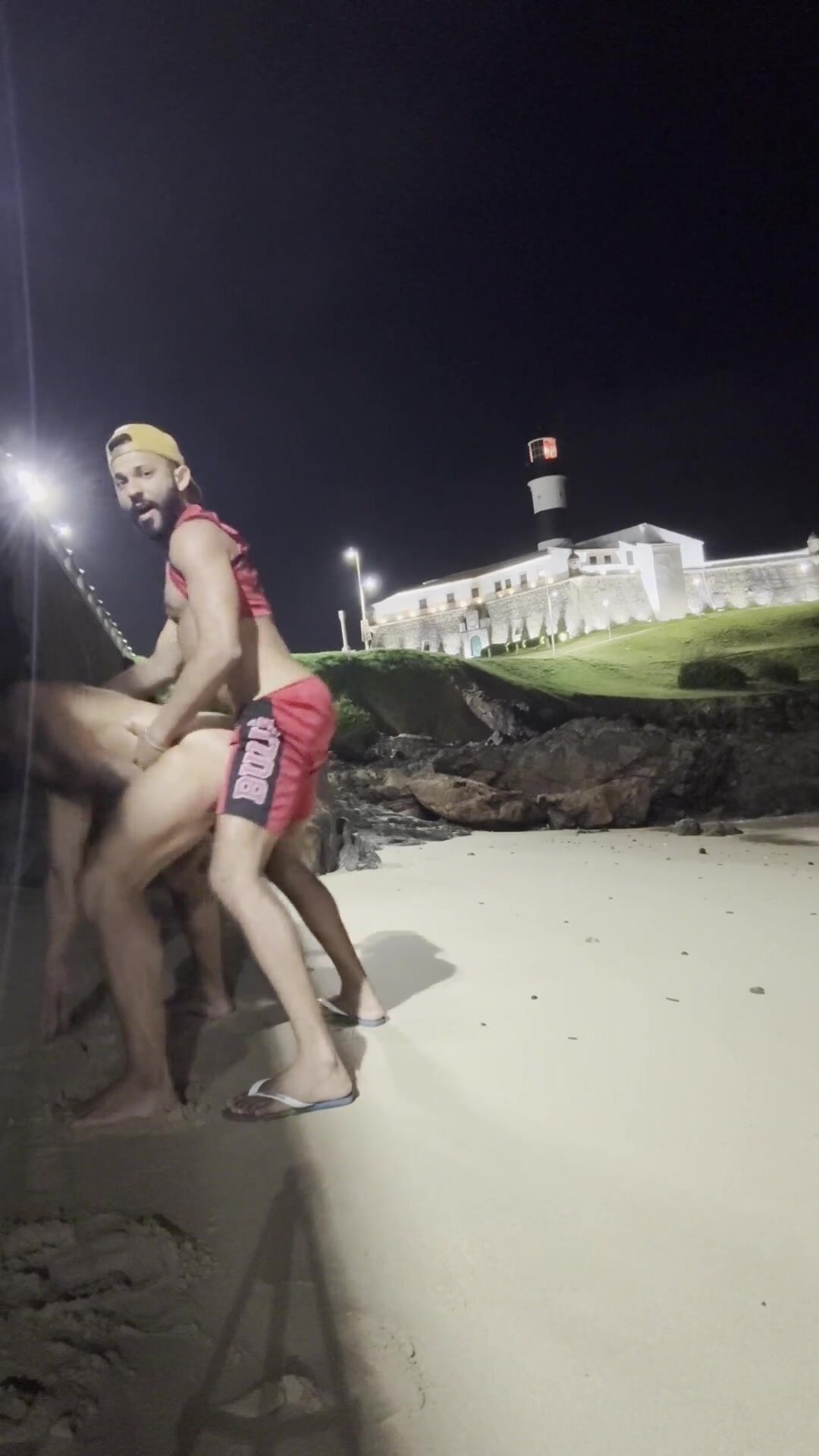 Fag porn video – ontrei um gostoso na praia e meti rola nele ali mesmo
