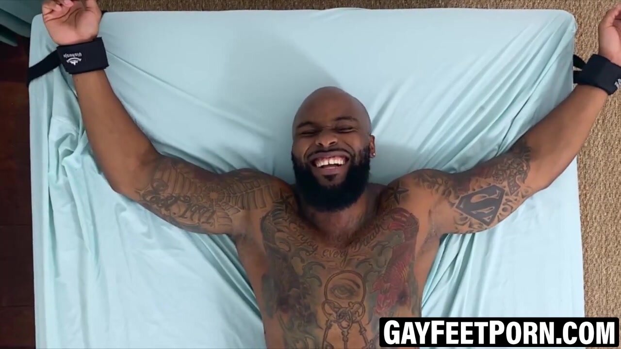 Hunky Dallas wakes to hairy guy tickling feet and armpits