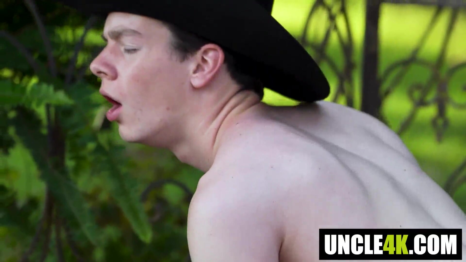 Fag porn video – get mounted bb texas boy johnny donovan